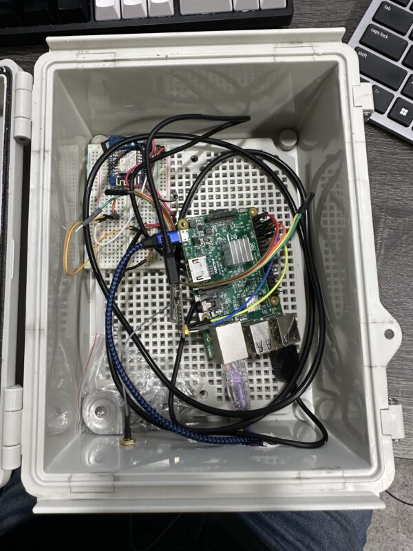 raspberry pi for timing with PPS GPS NTP in project box with ds18b20 temperature sensor